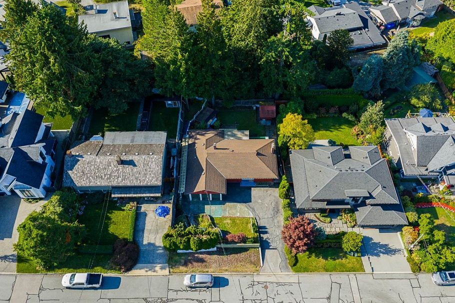 723 Handsworth Road North Vancouver, BC - 38