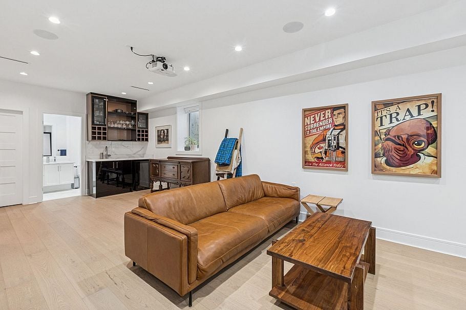 366 W Keith Road North Vancouver, BC - 17