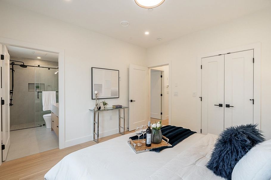 1 2248 E 48th Avenue Vancouver, BC - 17