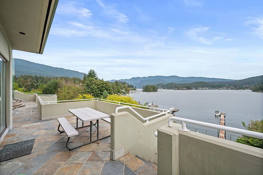 828 Beachview Drive North Vancouver, BC - 32