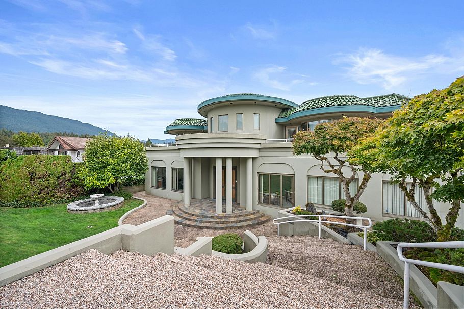 828 Beachview Drive North Vancouver, BC - 35