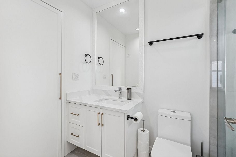 366 W Keith Road North Vancouver, BC - 26