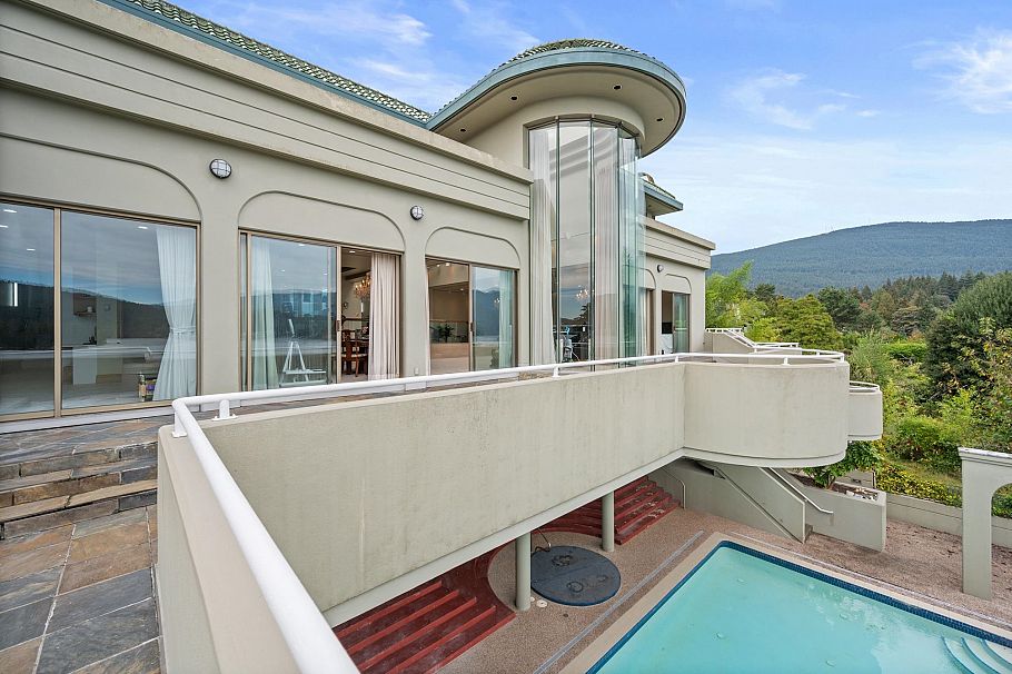 828 Beachview Drive North Vancouver, BC - 34