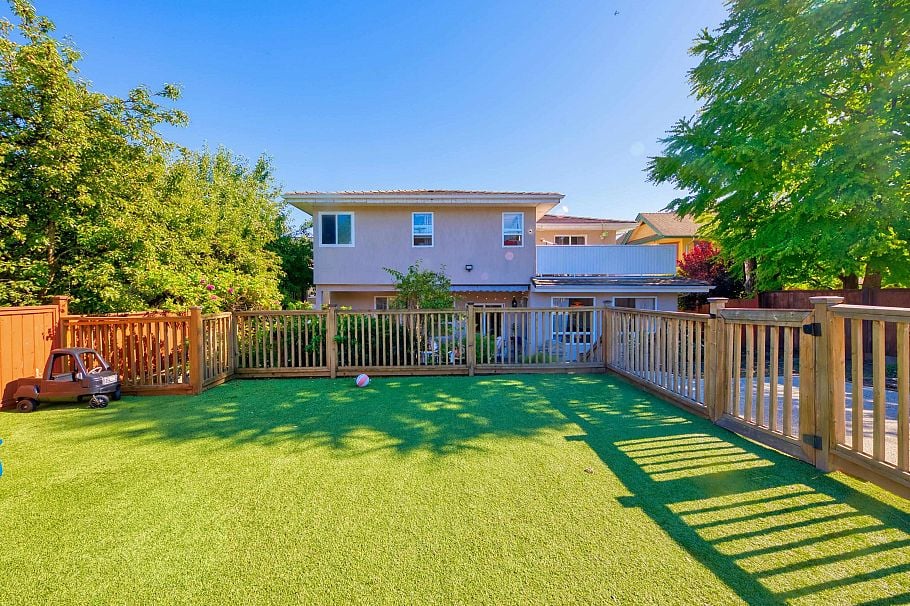 826 E 13th Street North Vancouver, BC - 12