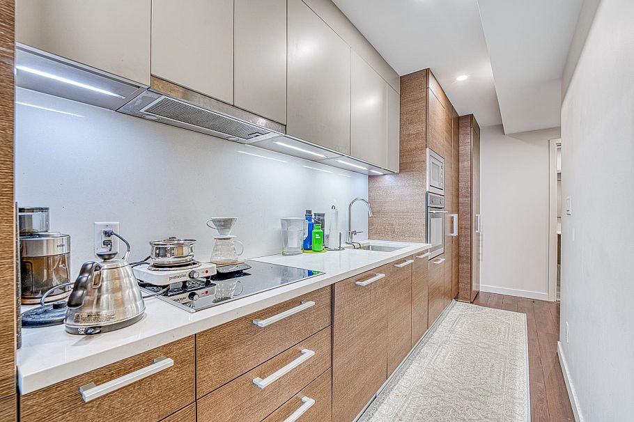 1806 285 E 10th Avenue Vancouver, BC - 2