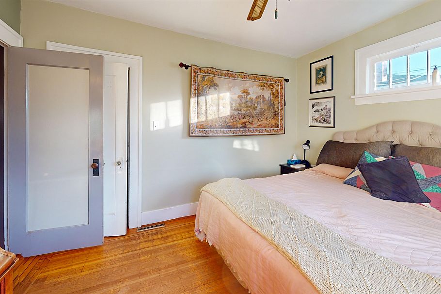 2340 Victoria Drive Vancouver, BC - 3