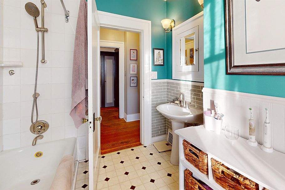 2340 Victoria Drive Vancouver, BC - 2