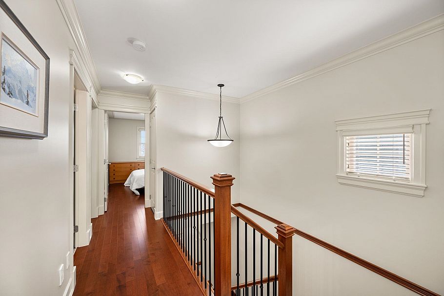 336 E 12th Street North Vancouver, BC - 28