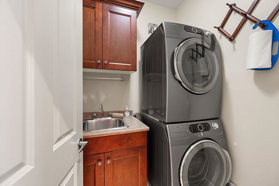 336 E 12th Street North Vancouver, BC - 26