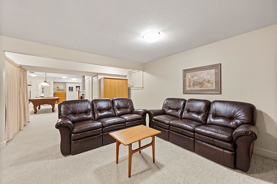 336 E 12th Street North Vancouver, BC - 35