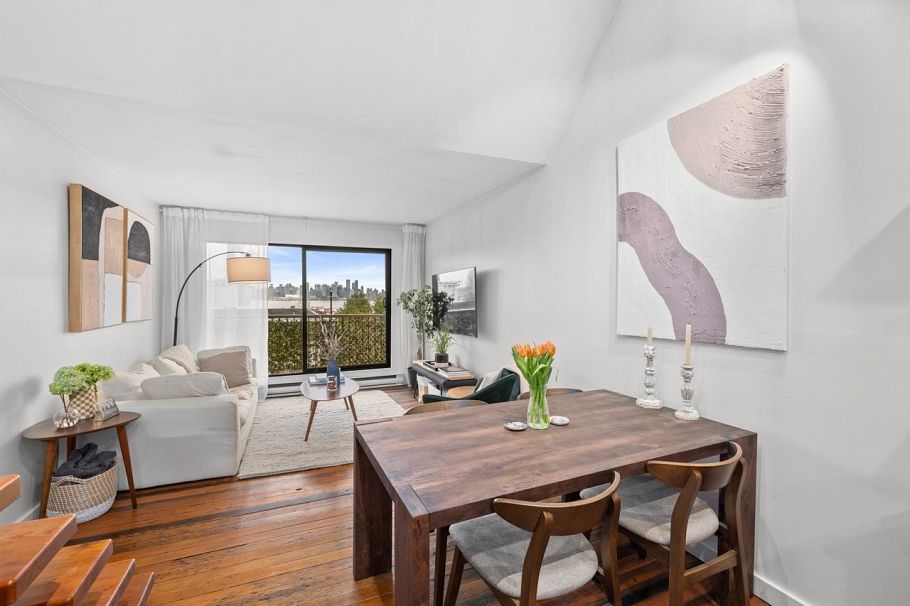 311 251 W 4th Street North Vancouver, BC - 5