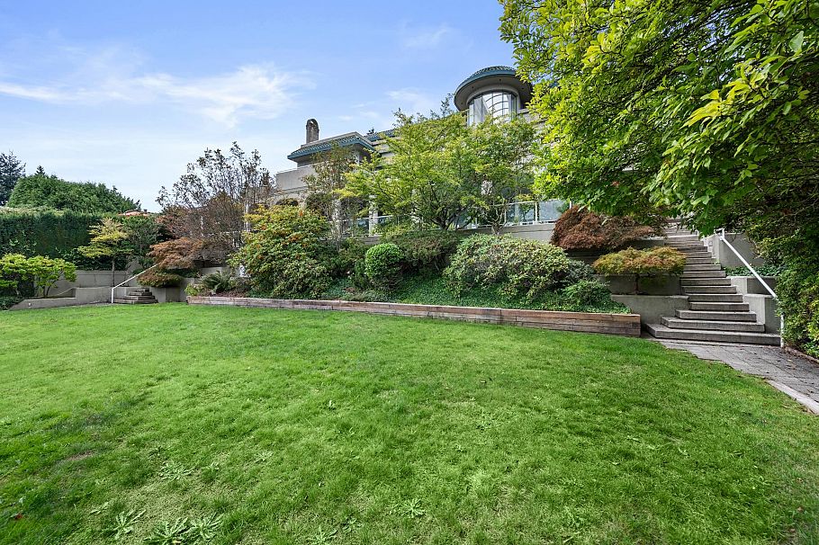 828 Beachview Drive North Vancouver, BC - 30