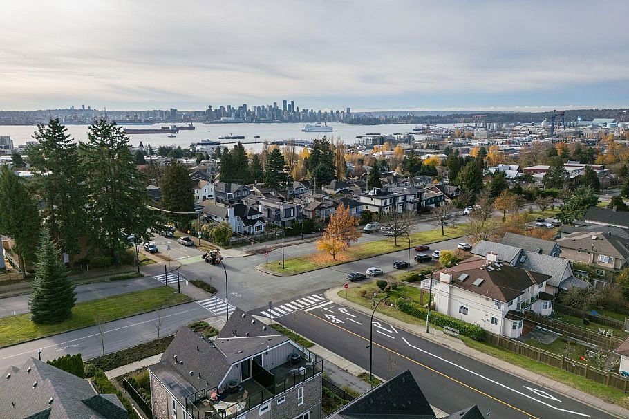 366 W Keith Road North Vancouver, BC - 40