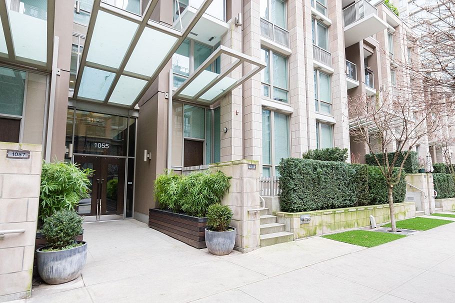 301 1055 Richards Street Vancouver, BC - 21