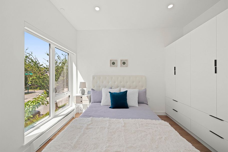 2412 Victoria Drive Vancouver, BC - 9