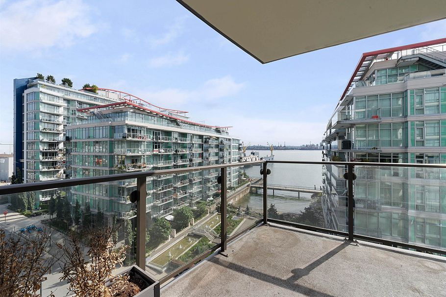 804 162 Victory Ship Way North Vancouver, BC - 16