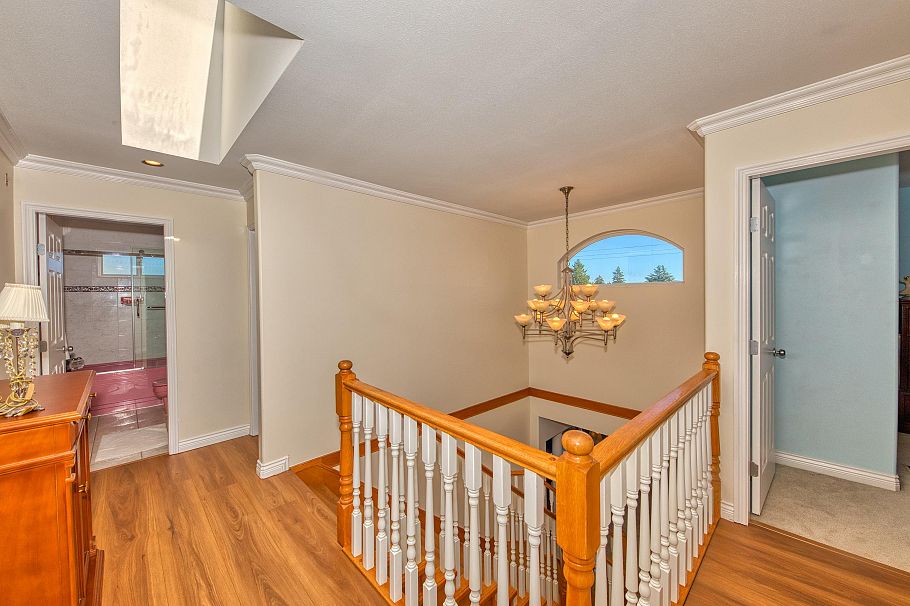 826 E 13th Street North Vancouver, BC - 28