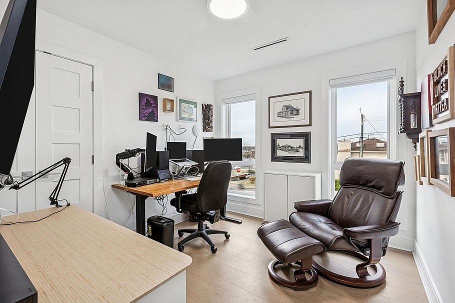 366 W Keith Road North Vancouver, BC - 28