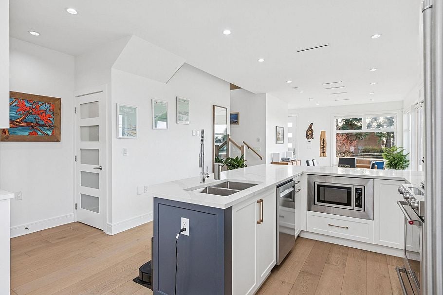 366 W Keith Road North Vancouver, BC - 14