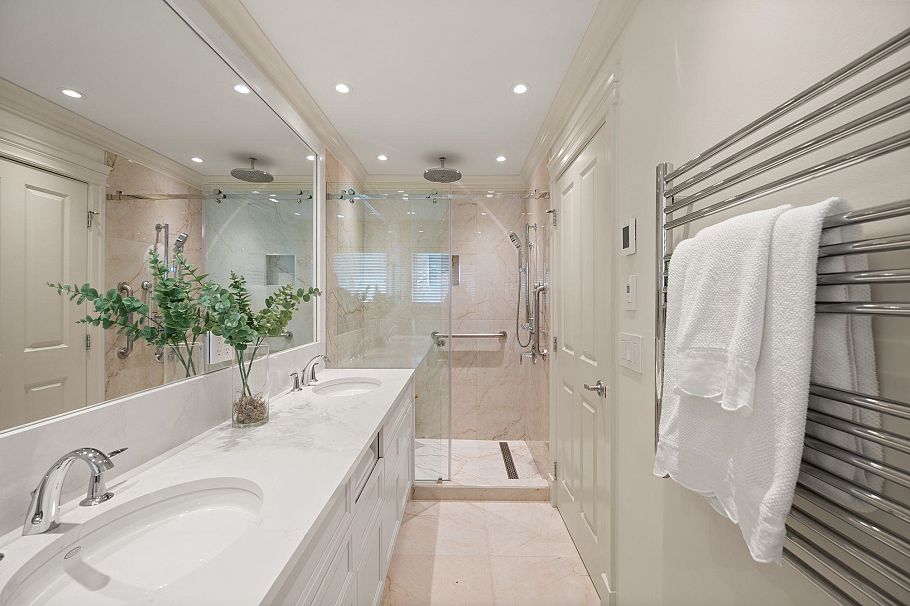 336 E 12th Street North Vancouver, BC - 23