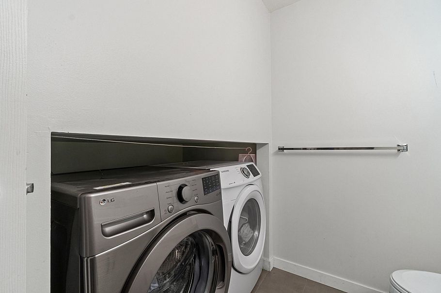 3529 Napier Street Vancouver, BC - 35