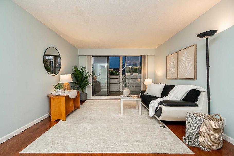 114 1950 W 8th Avenue Vancouver, BC - 2