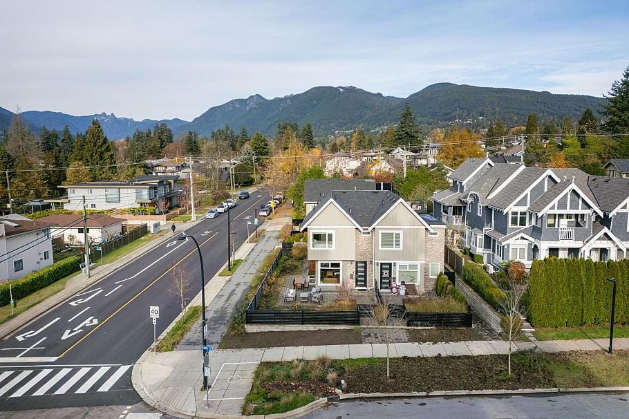 366 W Keith Road North Vancouver, BC - 39