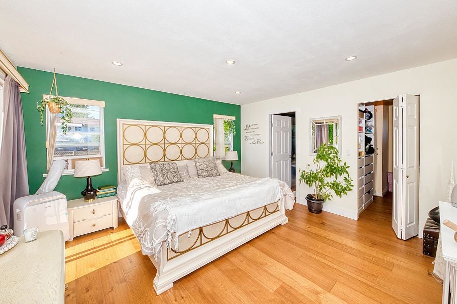 826 E 13th Street North Vancouver, BC - 20