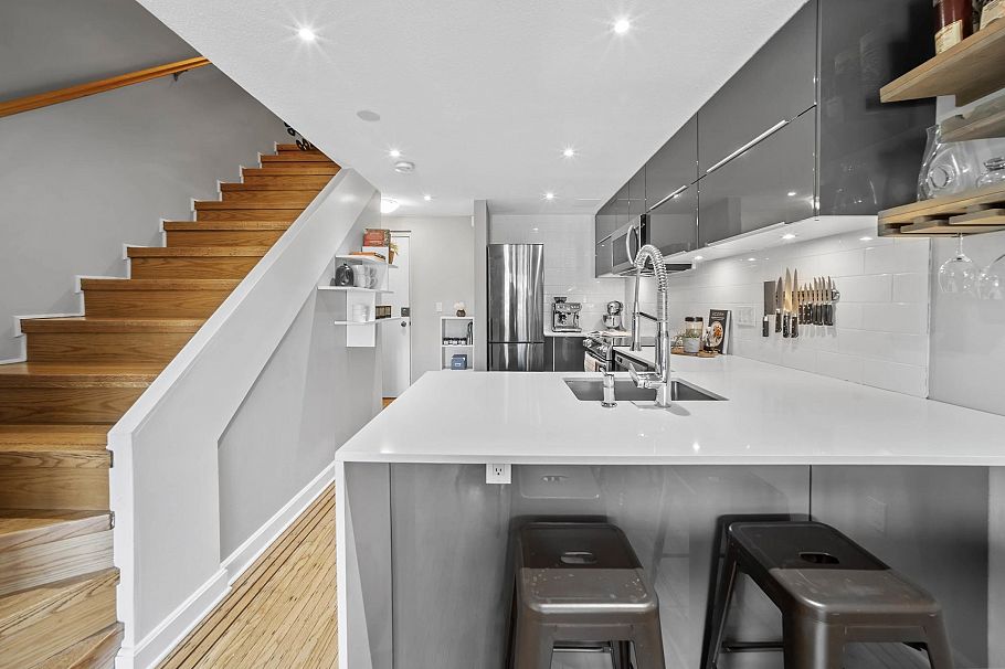 17 1345 W 4th Avenue Vancouver, BC - 5