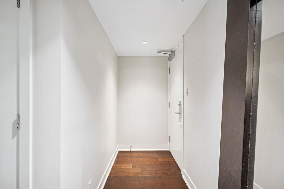 301 1055 Richards Street Vancouver, BC - 18