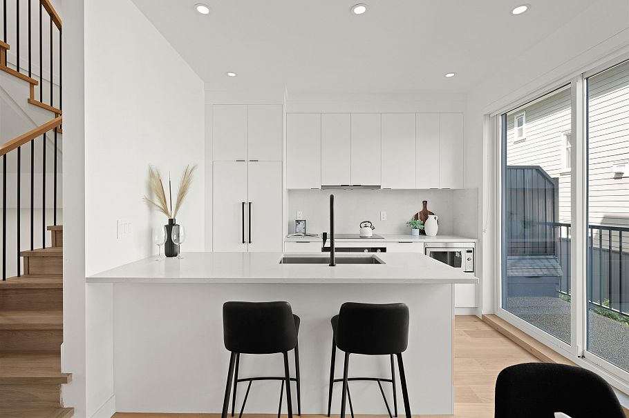 2412 Victoria Drive Vancouver, BC - 3