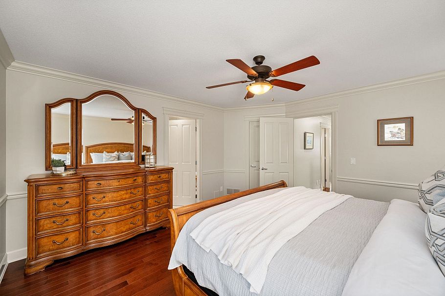 336 E 12th Street North Vancouver, BC - 19