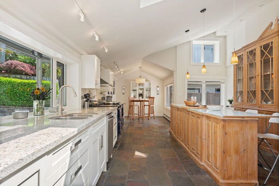 284 Sandringham Crescent North Vancouver, BC - 15