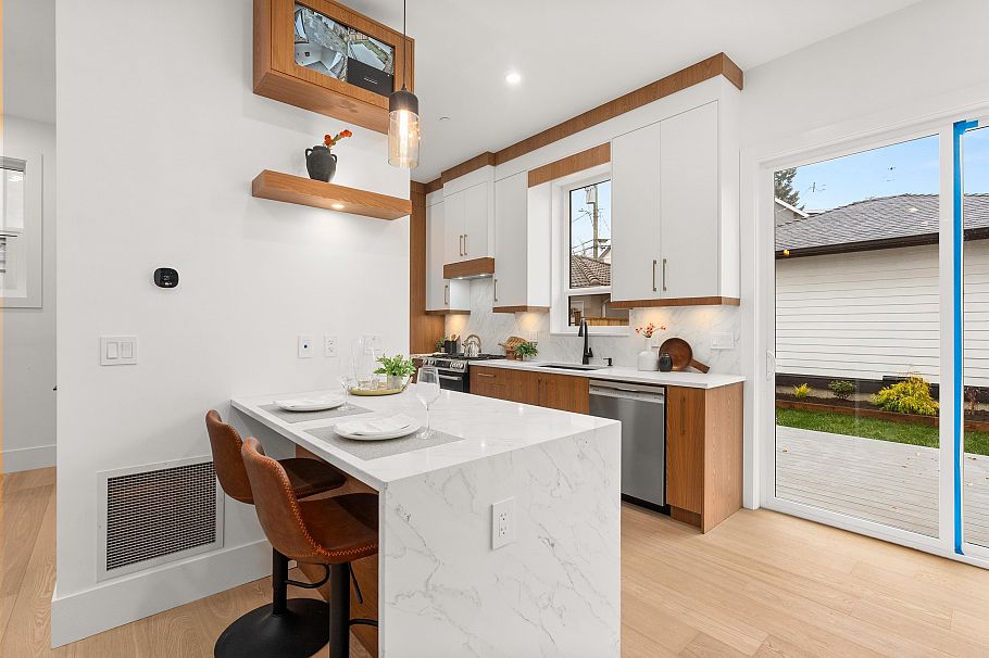 2 1822 E 14th Avenue Vancouver, BC - 5