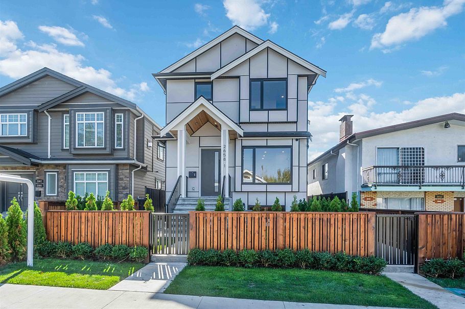 1 2658 Dundas Street Vancouver, BC - 1