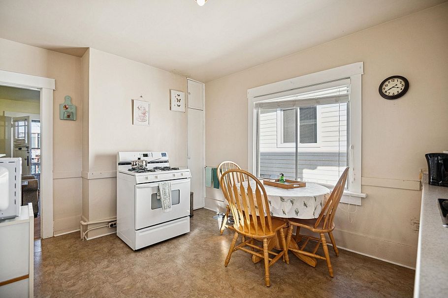 2258 Kitchener Street Vancouver, BC - 14