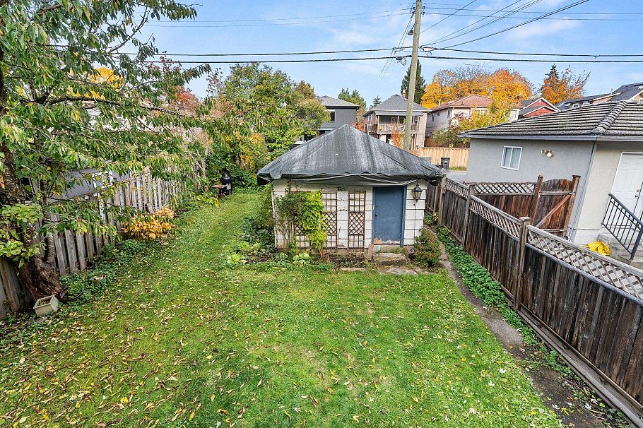 831 E 38th Avenue Vancouver, BC - 35