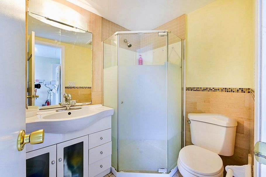 396 E 49th Avenue Vancouver, BC - 22