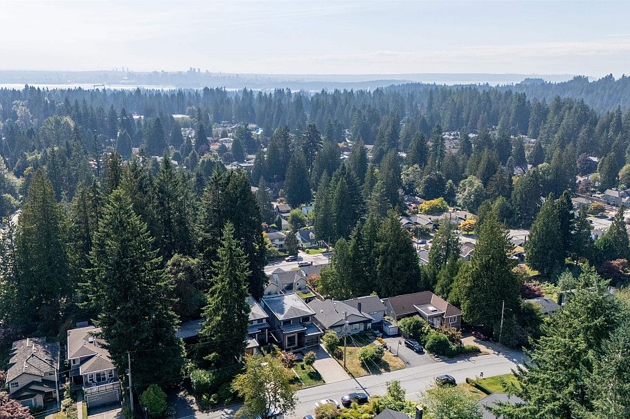 1033 Prospect Avenue North Vancouver, BC - 2