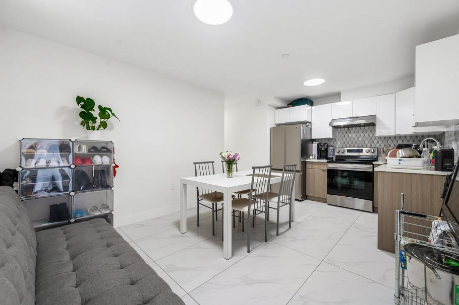 2798 E 43rd Avenue Vancouver, BC - 25