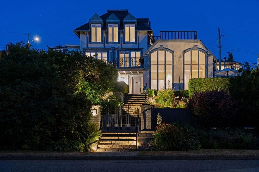 284 Sandringham Crescent North Vancouver, BC - 39