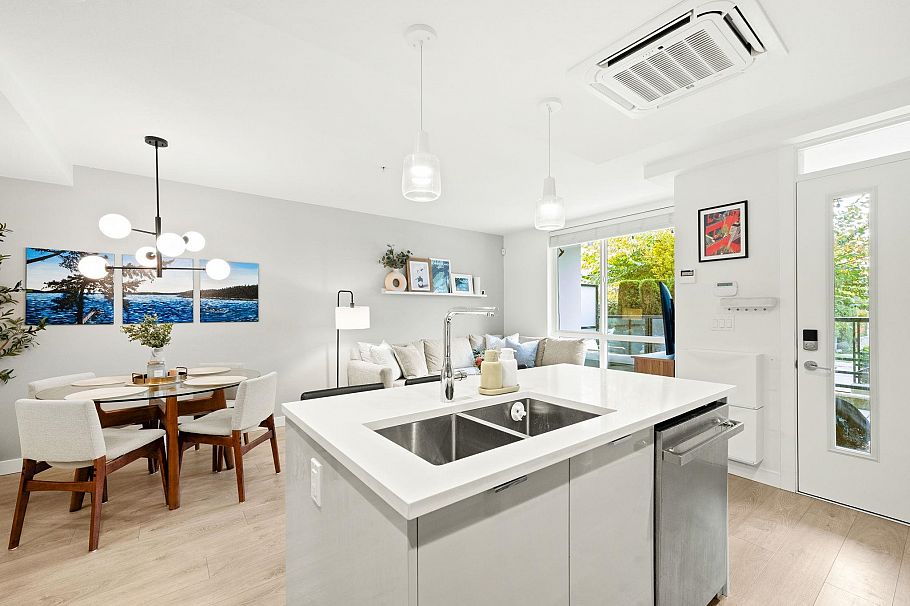 TH8 108 E 8th Street North Vancouver, BC - 11