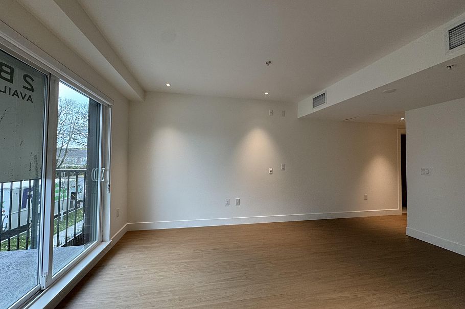 203 2235 E Broadway Vancouver, BC - 4