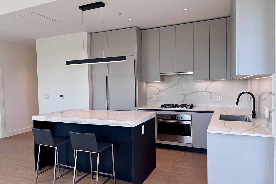 503 2235 E Broadway Vancouver, BC - 4