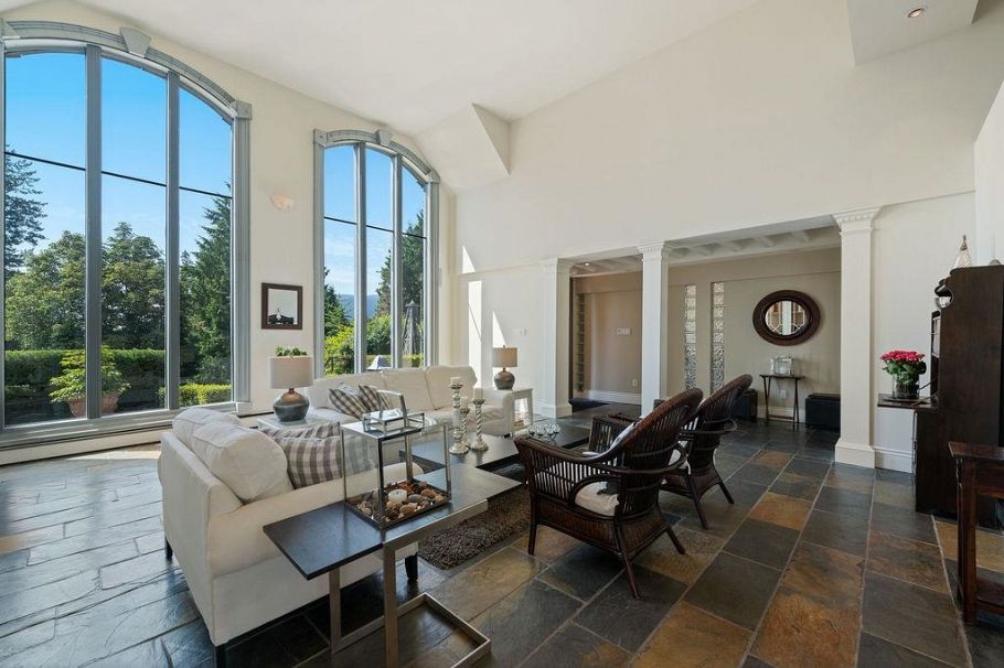 284 Sandringham Crescent North Vancouver, BC - 10