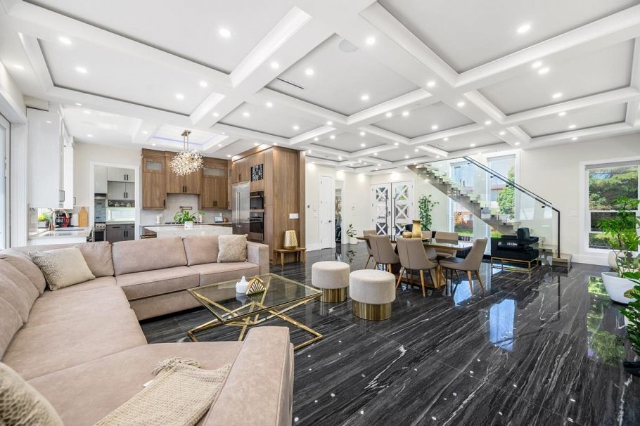 2798 E 43rd Avenue Vancouver, BC - 3