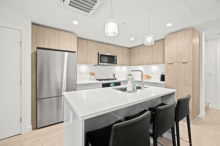 TH8 108 E 8th Street North Vancouver, BC - 9