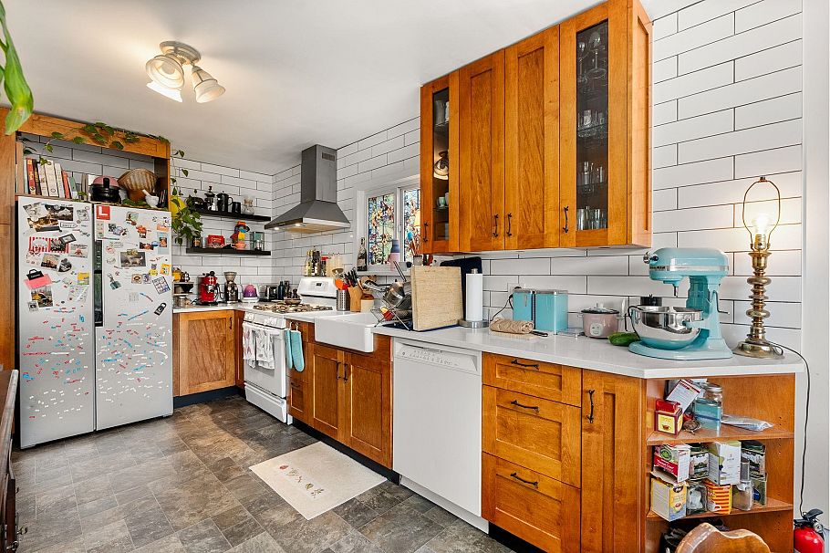 831 E 38th Avenue Vancouver, BC - 5