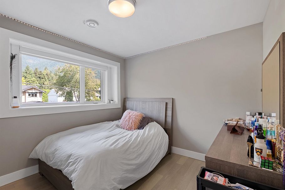 1033 Prospect Avenue North Vancouver, BC - 17