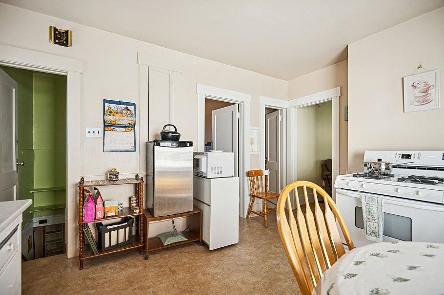 2258 Kitchener Street Vancouver, BC - 16